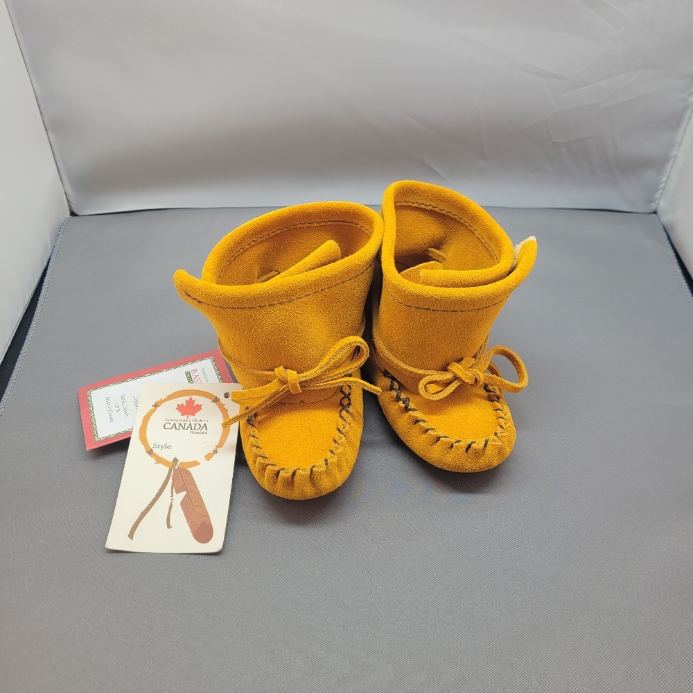 Bastien Toddler Size 6 Moccasin Boots
